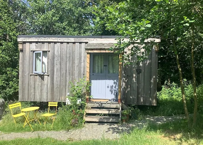 The Charcoal Hut Woodland Retreat